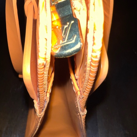 Pre-loved EUC LOUIS VUITTON Epi Croisette PM in Mandarin - Picture 5 of 16